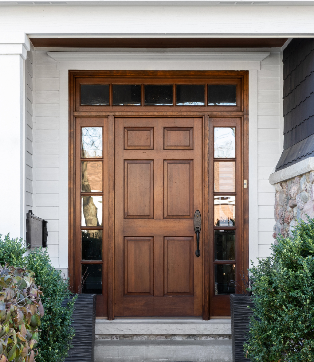 Puertas interiores de madera instaladas en vivienda